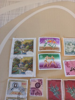 Lotto 20 francobolli vari Italia e estero