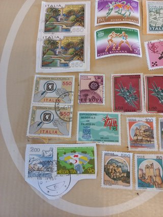Lotto 20 francobolli vari Italia e estero