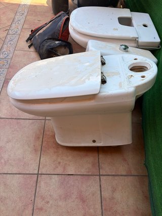 Bidé y cisterna de cerámica