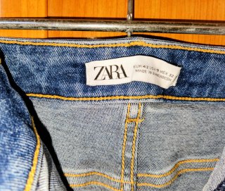 Pantalón largo vaquero marca ZARA
