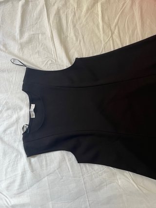Vestido negro sin mangas