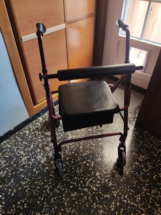 Andador adulto plegable con asiento