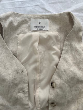 Chaleco Stradivarius beige claro