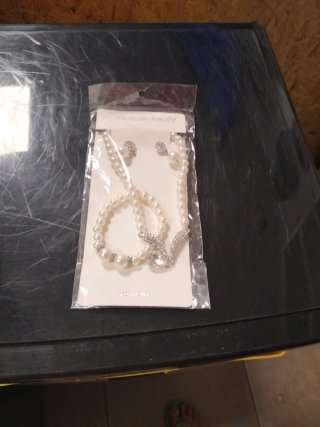 Juego de collar y pendientes de perlas