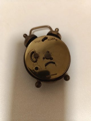 Reloj despertador antiguo dorado