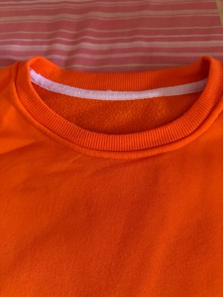 Ropa naranja Ropsa