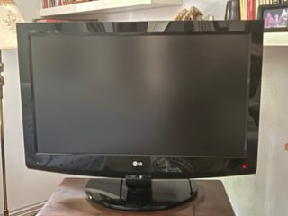 TV LG 37” 37LF75 con decodificador y soporte pared