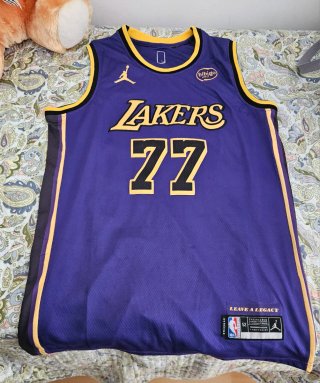 Camiseta Jordan Lakers 77 XL Morado/Dorado