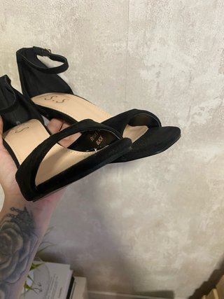 Sandalias tacón negras