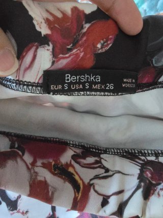 Falda Bershka floral XS
