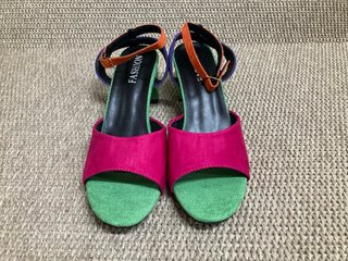 Zapatos de tacón de colores