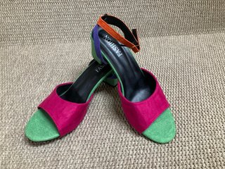 Zapatos de tacón de colores