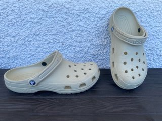 Crocs Originales Beige Talla 44 (M10 W12)