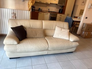Divano 2 posti pelle crema L.200 P.90 H.