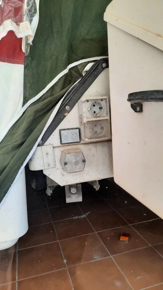Comanche Montana con cofre e instalación eléctrica