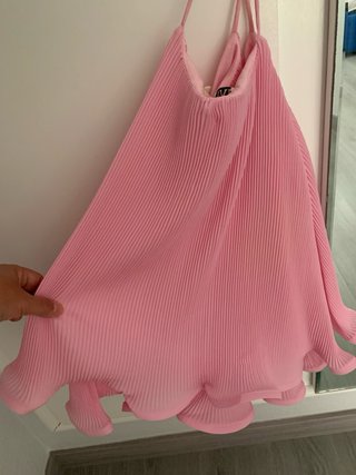 Blusa rosa plisada con volantes