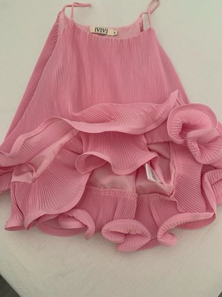 Blusa rosa plisada con volantes