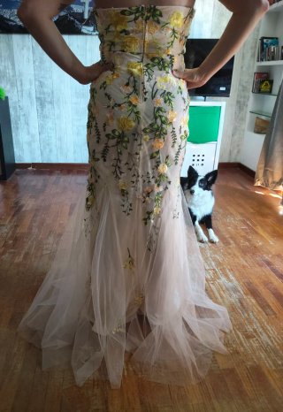 Vestido de fiesta floral beige y multicolor
