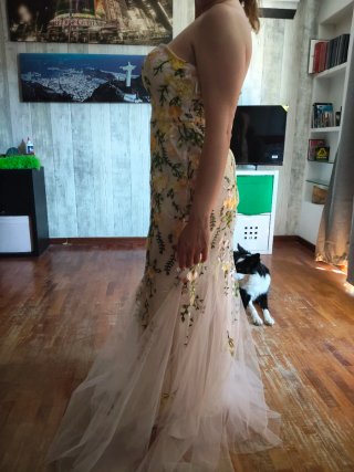Vestido de fiesta floral beige y multicolor