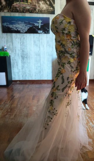 Vestido de fiesta floral beige y multicolor