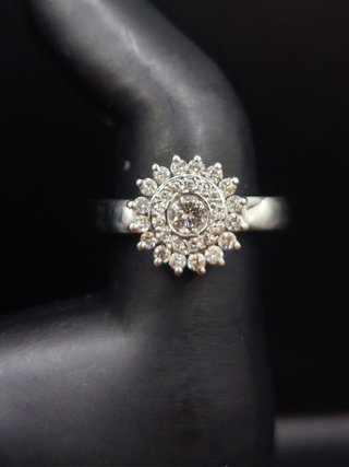 Anillo Halo de Diamantes y Oro 18k 7.18GR T18
