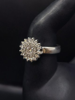 Anillo Halo de Diamantes y Oro 18k 7.18GR T18