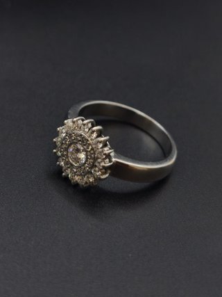 Anillo Halo de Diamantes y Oro 18k 7.18GR T18