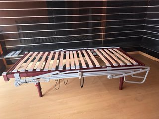 Cama articulada eléctrica con somier y barandillas