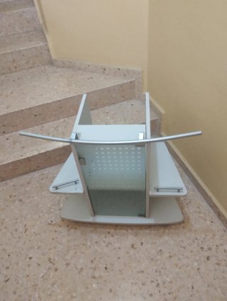 Armario de baño blanco y plateado