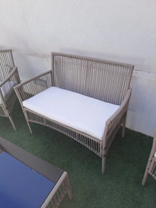 Conjunto sofá y mesa de jardín