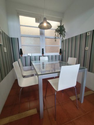 Mesa Comedor Cristal + 6 Sillas Blancas