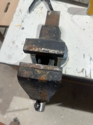 Tornillo de mesa ACEGA