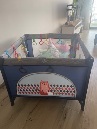 Parque infantil con juegos