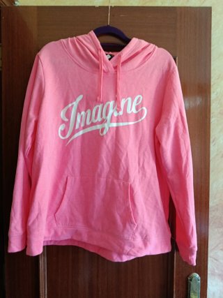 Sudadera rosa con capucha y bolsillo