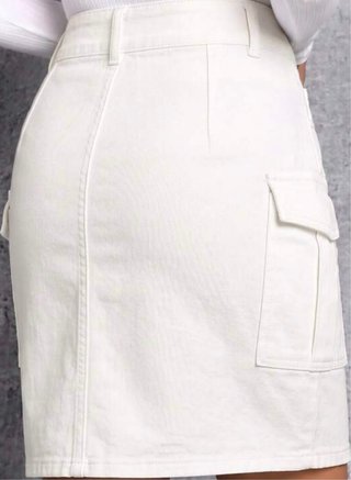 Falda vaquera blanca con bolsillos