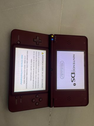 Nintendo DSi XL Granate