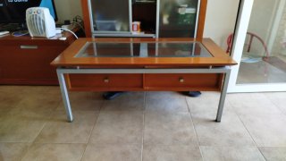 Mueble de salón madera con mesa