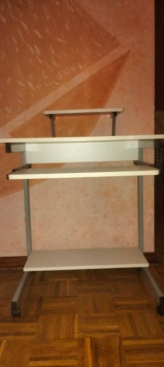 Escritorio con ruedas y 2 alturas
