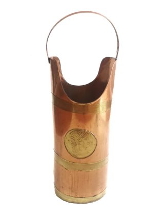 Paraguero clásico antiguo realizado cobre y latón