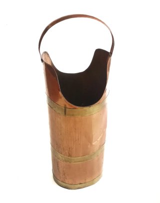 Paraguero clásico antiguo realizado cobre y latón