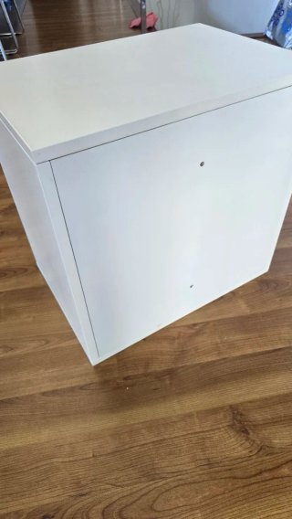Cajonera blanca de madera