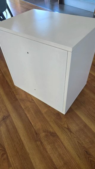 Cajonera blanca de madera