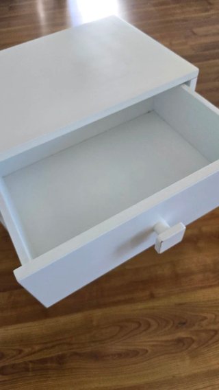 Cajonera blanca de madera