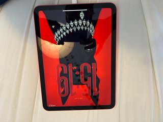 iPad  11 Rojo, precio original 499€, vendo por 360