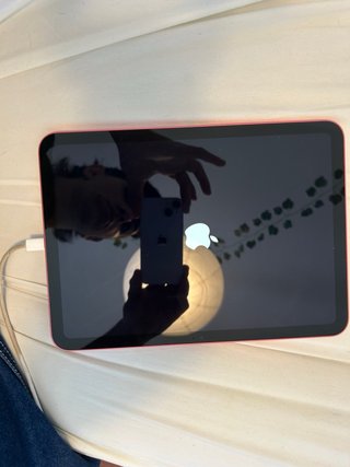 iPad  11 Rojo, precio original 499€, vendo por 360