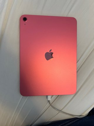 iPad  11 Rojo, precio original 499€, vendo por 360