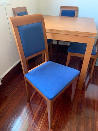 Mesa de comedor y 4 sillas
