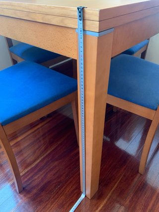 Mesa de comedor y 4 sillas