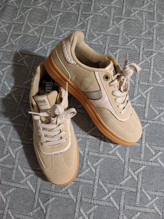 Zapatillas Mustang Mujer Beige/dorado Nuevas