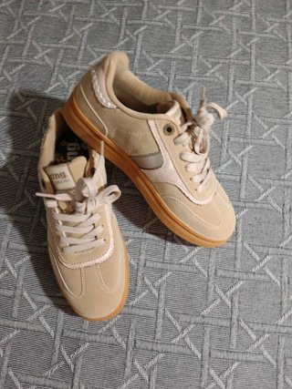 Zapatillas Mustang Mujer Beige/dorado Nuevas